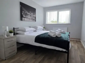 4 Bed Apartment in Warwick