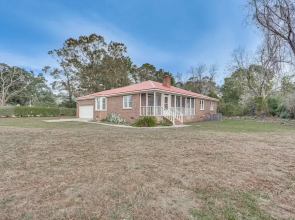Secluded Mount Pleasant Home - 6 Mi to Beaches!