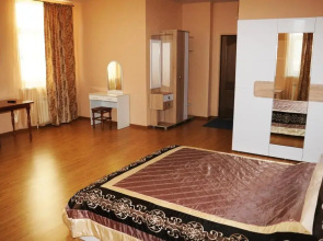 Leona Hotel