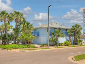 Steps to the Beach ~ Opulent Blue #4 ~ Sleeps 10