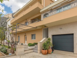 Beautiful Apartment in Makarska With 3 Bedrooms and Wifi