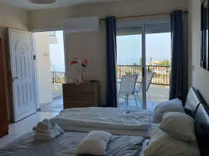 Studio/scenic Views/pool/air Con/near Attractions