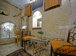 Maccan Cave Hotel