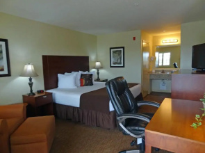 Kenedy Inn & Suites