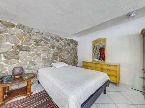 5 Mi to Hollywood Blvd! Miramar Apt w/ Shared Pool