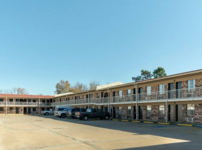 Econo Lodge Russellville I-40