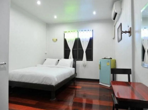 Huan Esan Place