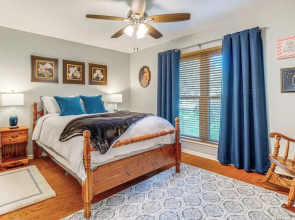 Outdoor Entertainment Space: Austin Family Home