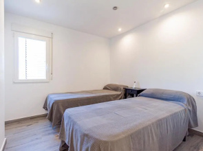 Amplio y acogedor apartamento renovado con piscina AL124