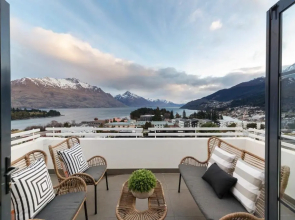 Panoramic Views - 10 minutes walk to Town