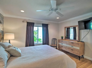 Sunny Waterfront Home by West Palm w/ Hot Tub!