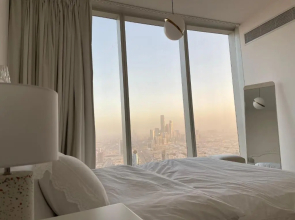 Elegant high-rise 1-Bdrm apartment w/ smart access