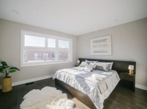Magnificent NEW Home w 8 Beds Free Parking
