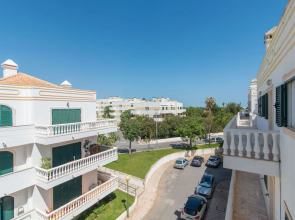 T1 Wifi, Balcony With Bbq, air con 8min Walk From the Marginal of Cabanas