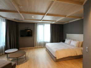 Golden Tulip Ever Yongin Hotel