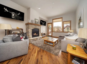 Bear Trail 3 Bedroom Townhouse by RedAwning