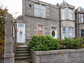 Cosy 5BD Double Upper Flat - Heart of Aberdeen