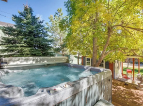 Red Lodge Mountain Home < 7 Miles to Ski Slopes!