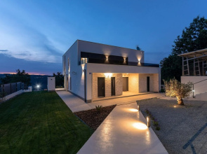 Villa With Swimming Pool, Play Area, Volleyball Court, Table Football, 8 km From Labin