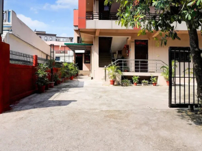 Mordern Room Ballaupur Chowk Dehradun