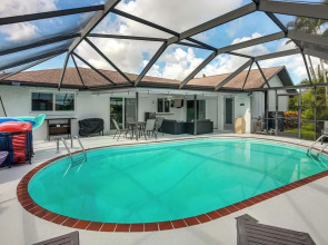 Swim, Hike & Golf: Family Gem in Cape Coral!