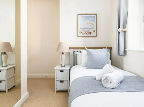Seaview 2-bed With Private Parking, Portishead