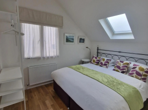 Blue Hills Luxury Coastal Apartment