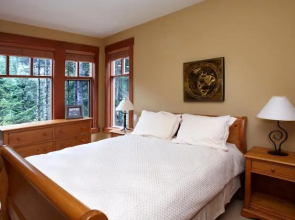 Aloha Whistler Accommodations - Creekside