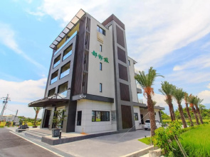 Urban Oasis Inn
