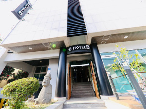 Hotel B
