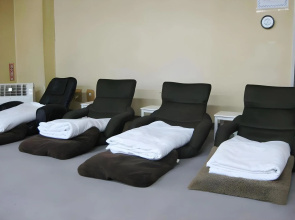 Capsule Hotel Famy (Male Guests Only)