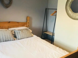 Attractive Town Centre Flat