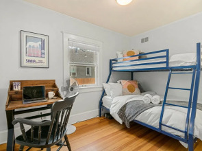 Downtown Abode W/ Hot Tub – Walk to Csu & Old Town