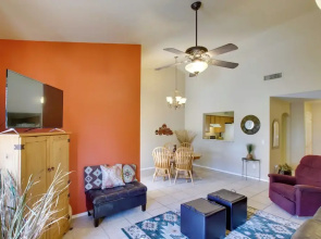 7 Mi to Mill Ave: Bbq-ready Mesa Townhouse