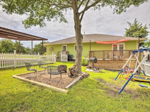 'the Gathering Place' Brenham Home on 6 Acres