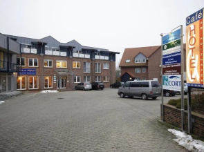 Café & Hotel am Holzhafen