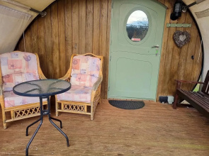 Cosy 1 Bedroom Cabin- Moon Pod