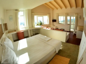 Golden Sea View Suites