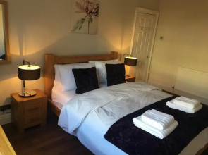 Most central luxury apartment - sleeps 4 & FREE parking!