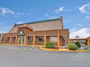 Days Inn by Wyndham Benson