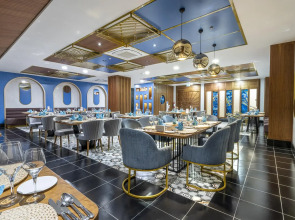 Hotel Orange Palace Side