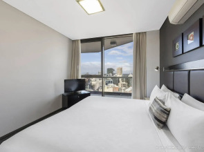 Meriton Suites Campbell Street, Sydney