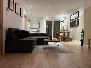 Stunning 3-bed House and Private Garden in Bham