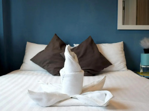 Sleep With Me Bangkok - BTS Phra Khanong