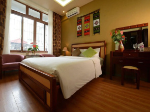 Artisan Lakeview Hotel