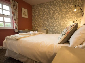 Tissington Cottage- Darwin Lake Holiday Village