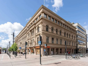 Historical 3BR Downtown Apartment with Sauna