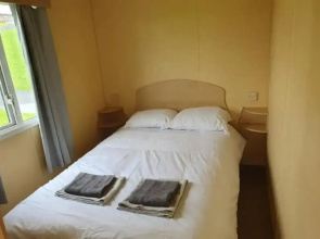 Lochside Retreat at Three Lochs Holiday Park