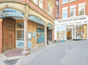 Host Stay Cosy Coastal Golden Lion Apartments