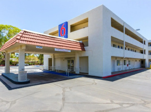 Motel 6 Tempe, AZ – Phoenix Airport – Priest Dr